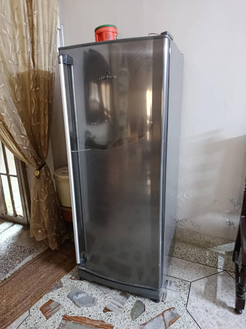 Dawlance vertical Freezer 0