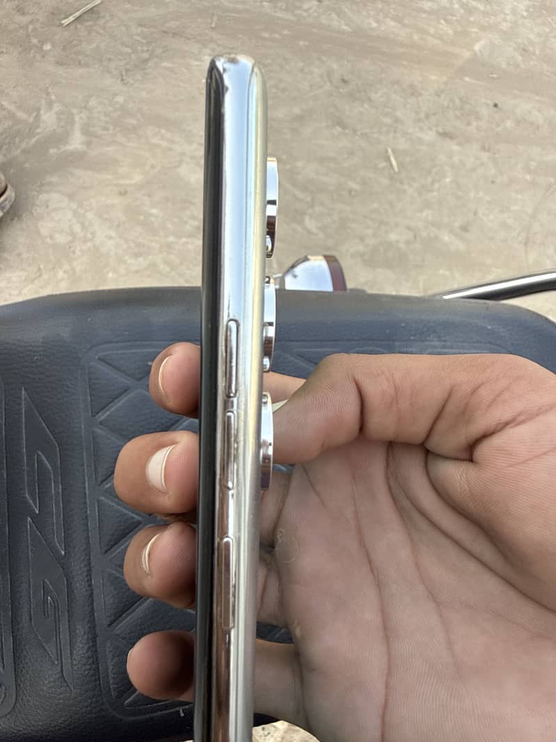 Tecno camon 40 pro 4