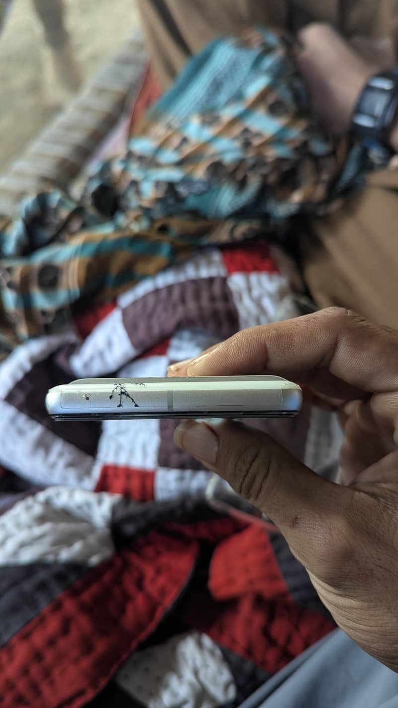 Google Pixel 7 4