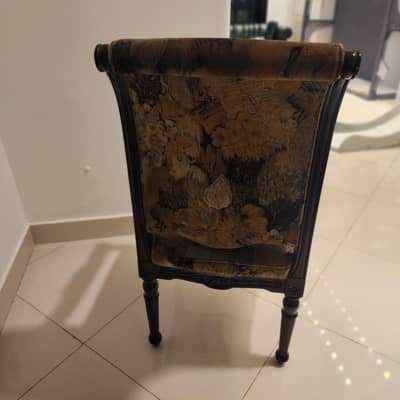 8 beautiful dinning chairs made of pure sheesham wood for sale.