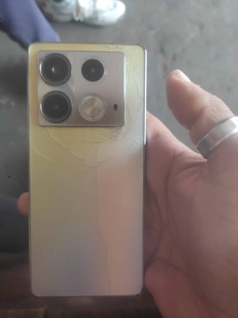 Infinix Note 40 4