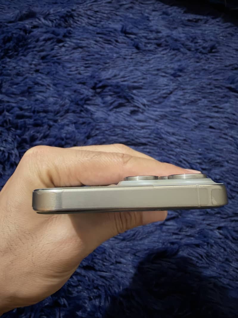 Apple iPhone 15 Pro Max 0