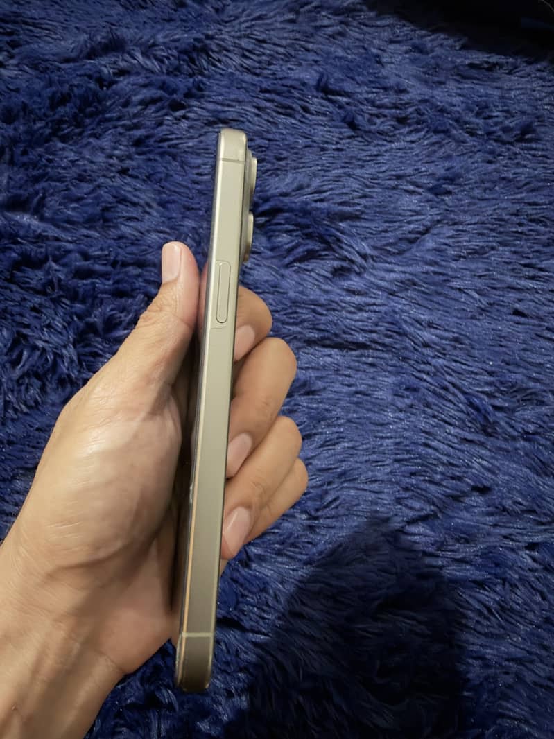 Apple iPhone 15 Pro Max 2