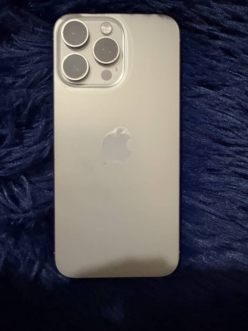 Apple iPhone 15 Pro Max 4