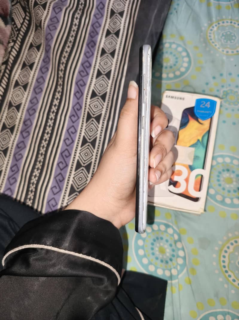 Samsung Mobile A30 1