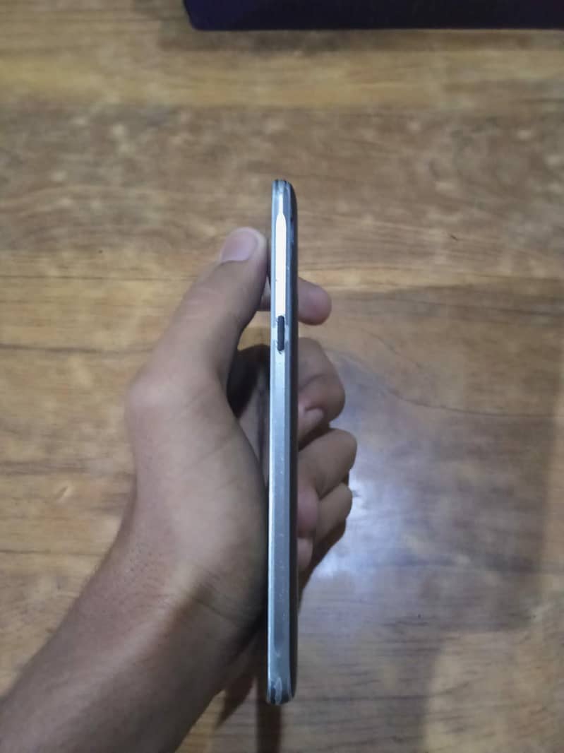 Samsung Mobile J5 3