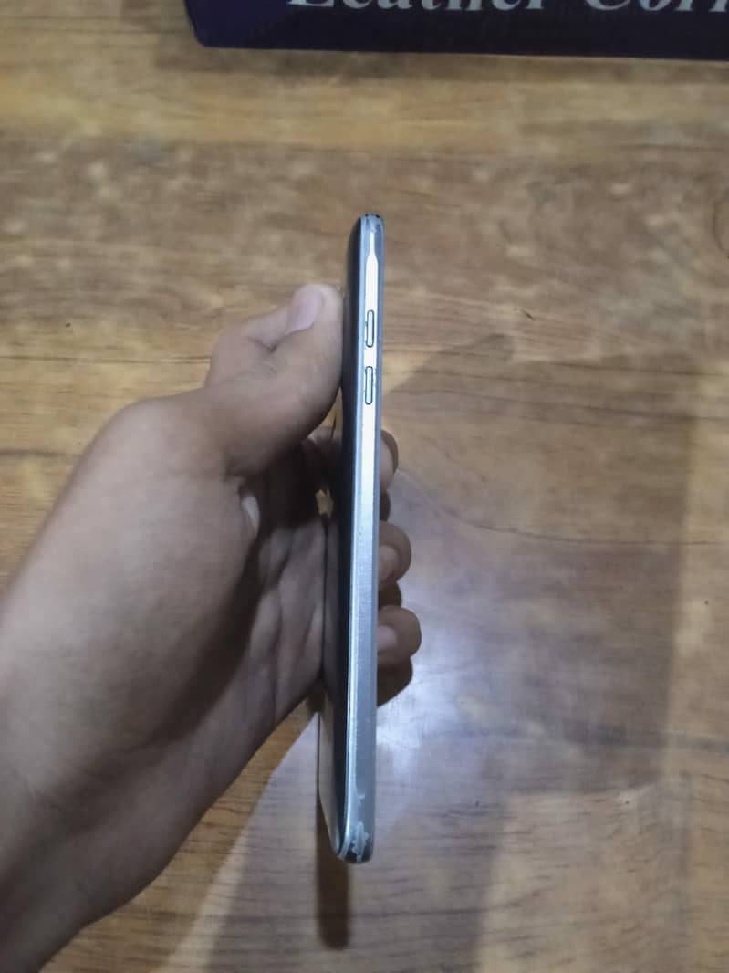 Samsung Mobile J5 4