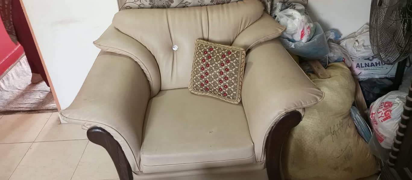 5 Seater Sofa set. 4