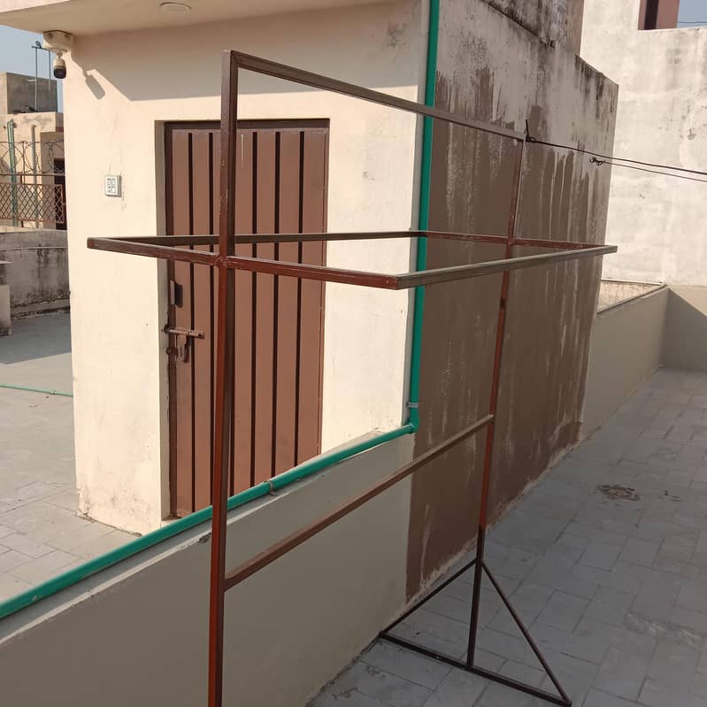 clothes hanging stand 0