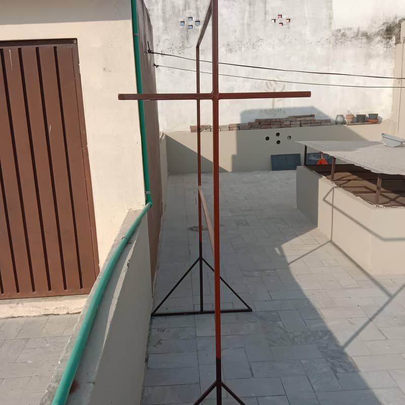 clothes hanging stand 1