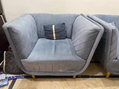 5 seater sofa sale krne h 3 month use huwa h jagah ki wajah se sale kr