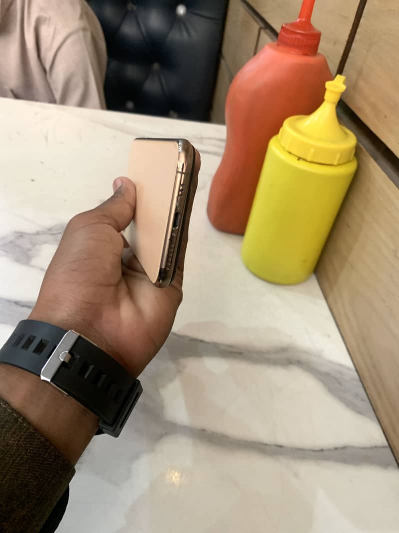 Apple iPhone 11 Pro 3