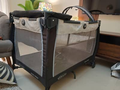 Graco baby cot (Pack and play)