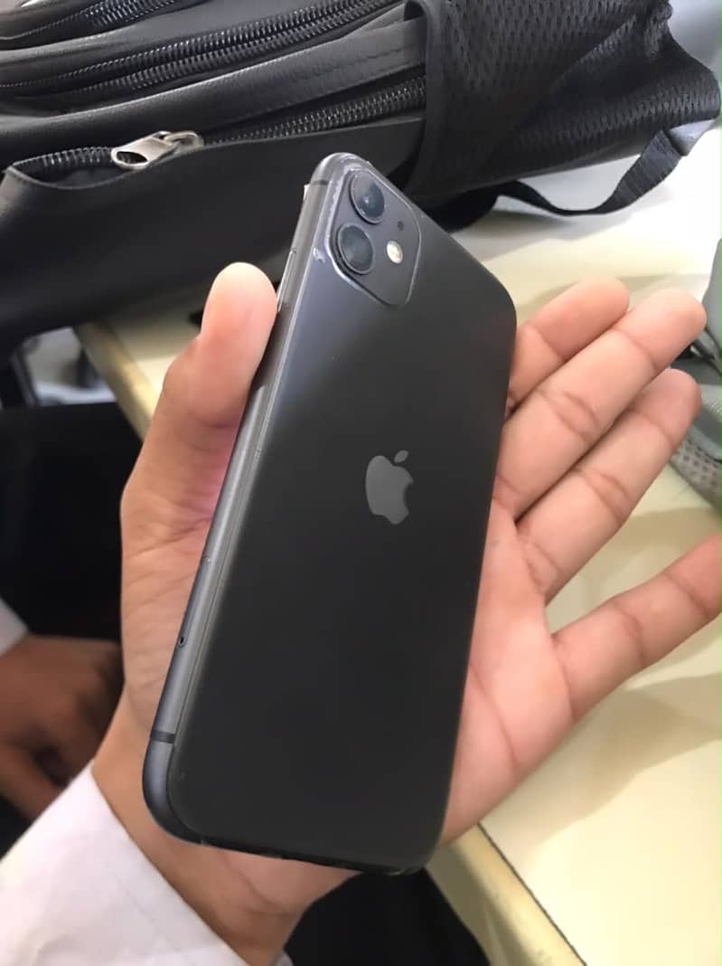 Apple iPhone 11 4