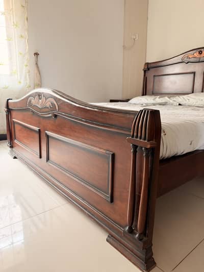 Queen bed set with mattress
