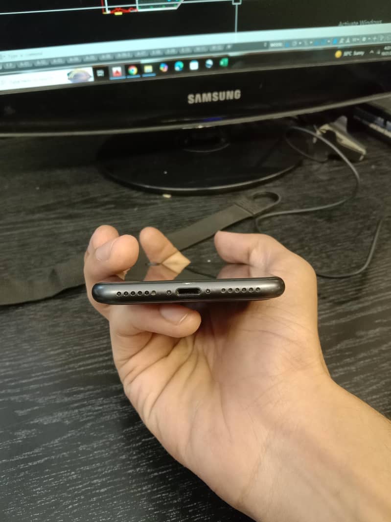 Apple iPhone 8 6