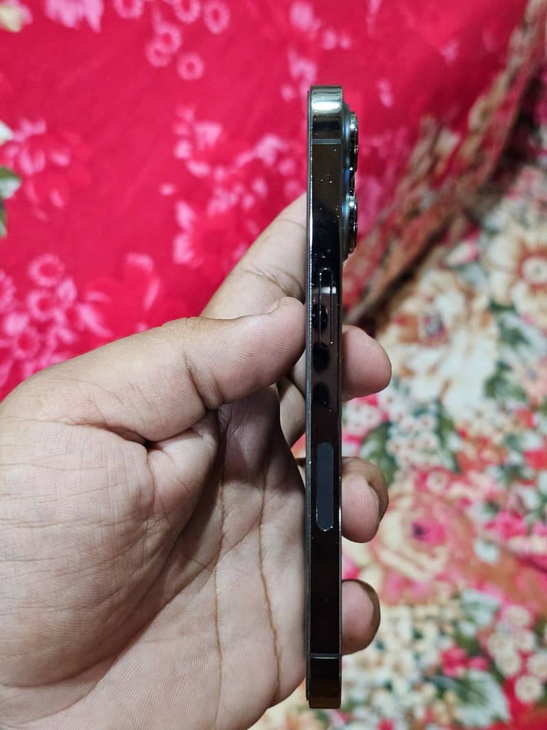 Apple iPhone 13 Pro 4