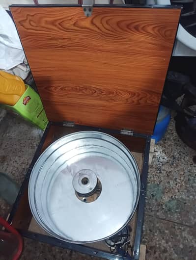 Cotton candy machine with speed adjestor