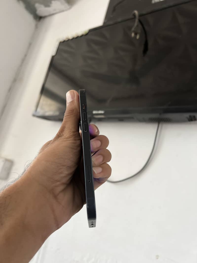 Apple iPhone 13 4