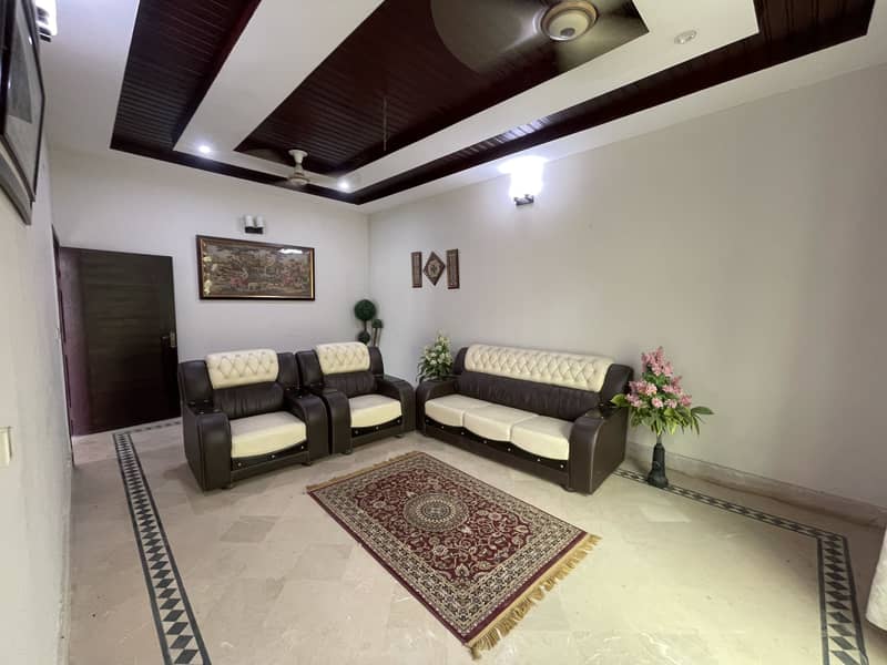 5 seater sofa 0