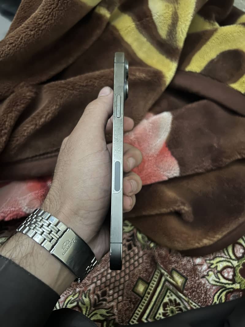Apple iPhone 13 Pro Max 2