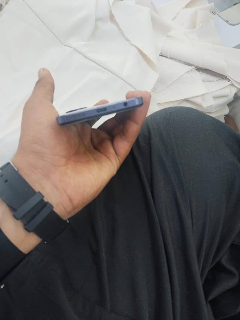 OPPO A60 5