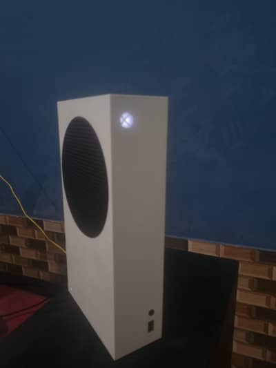 xbox series s 512 gb with box sealed unit condtion 10/10