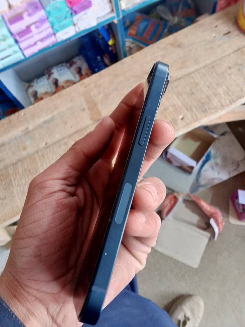 Apple iPhone 13 2