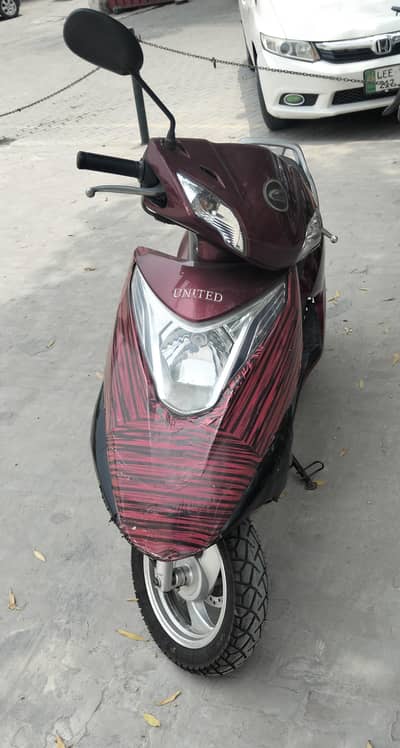 United scooty 100cc  petrol urgent sale