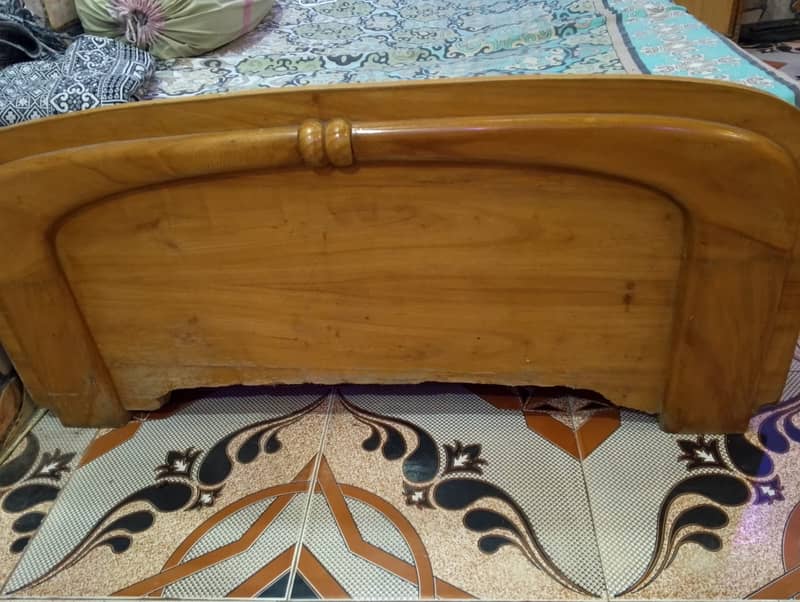 Single Bed and Queen Bed 1