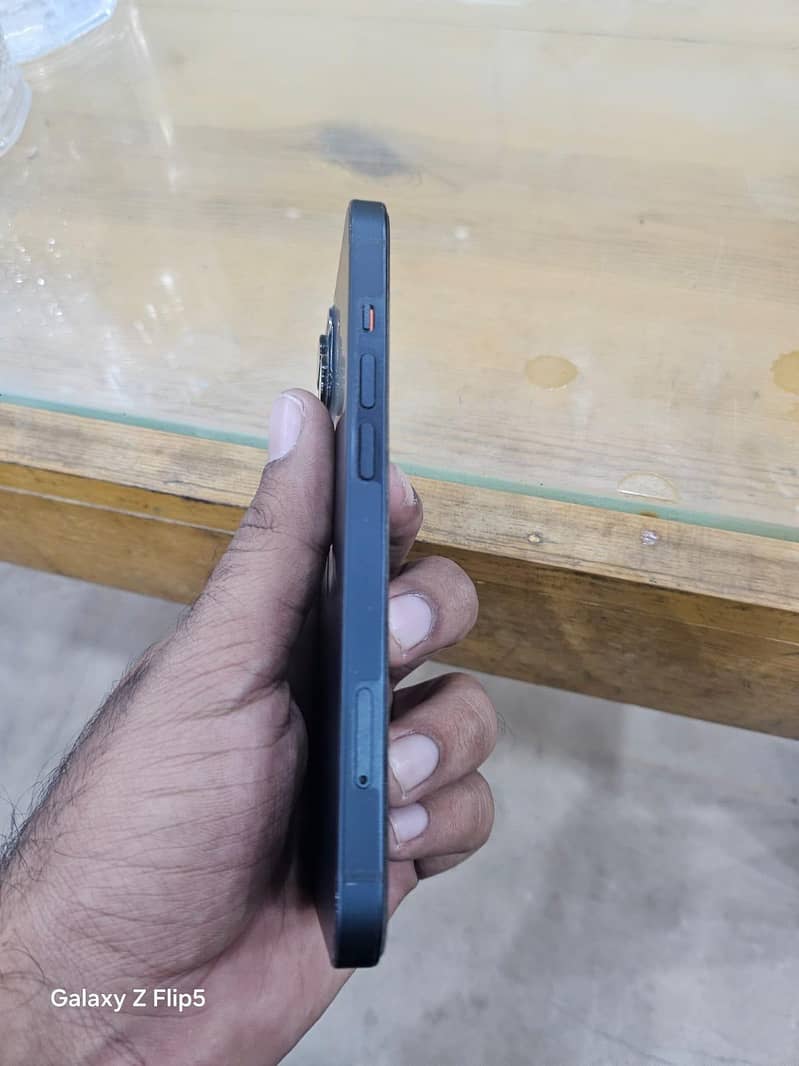 Apple iPhone 13 1