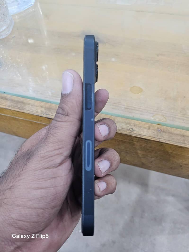 Apple iPhone 13 3