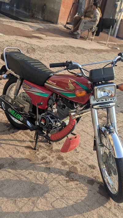 125 2013 model total geniun 10by10 condition