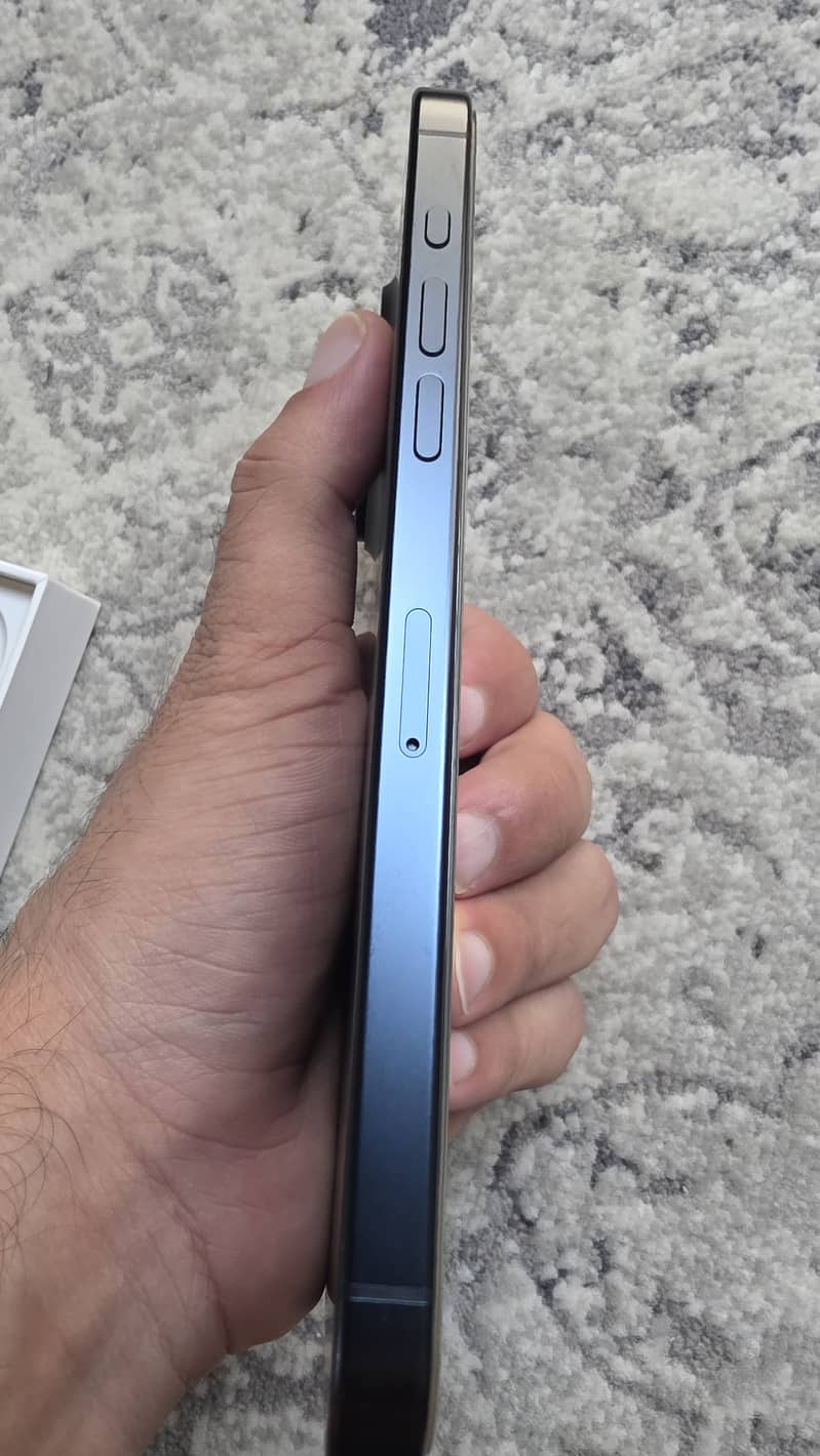 Apple iPhone 15 Pro Max 2