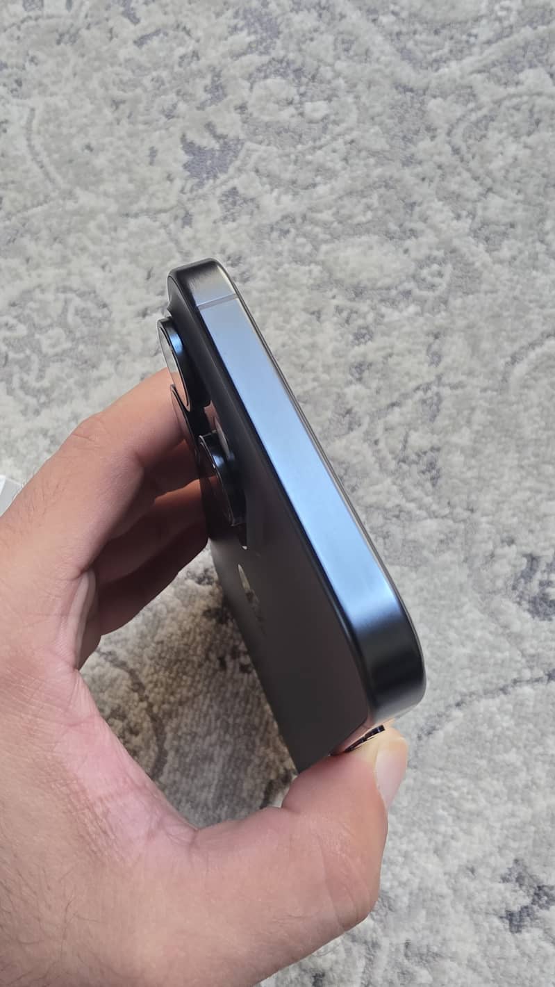Apple iPhone 15 Pro Max 3