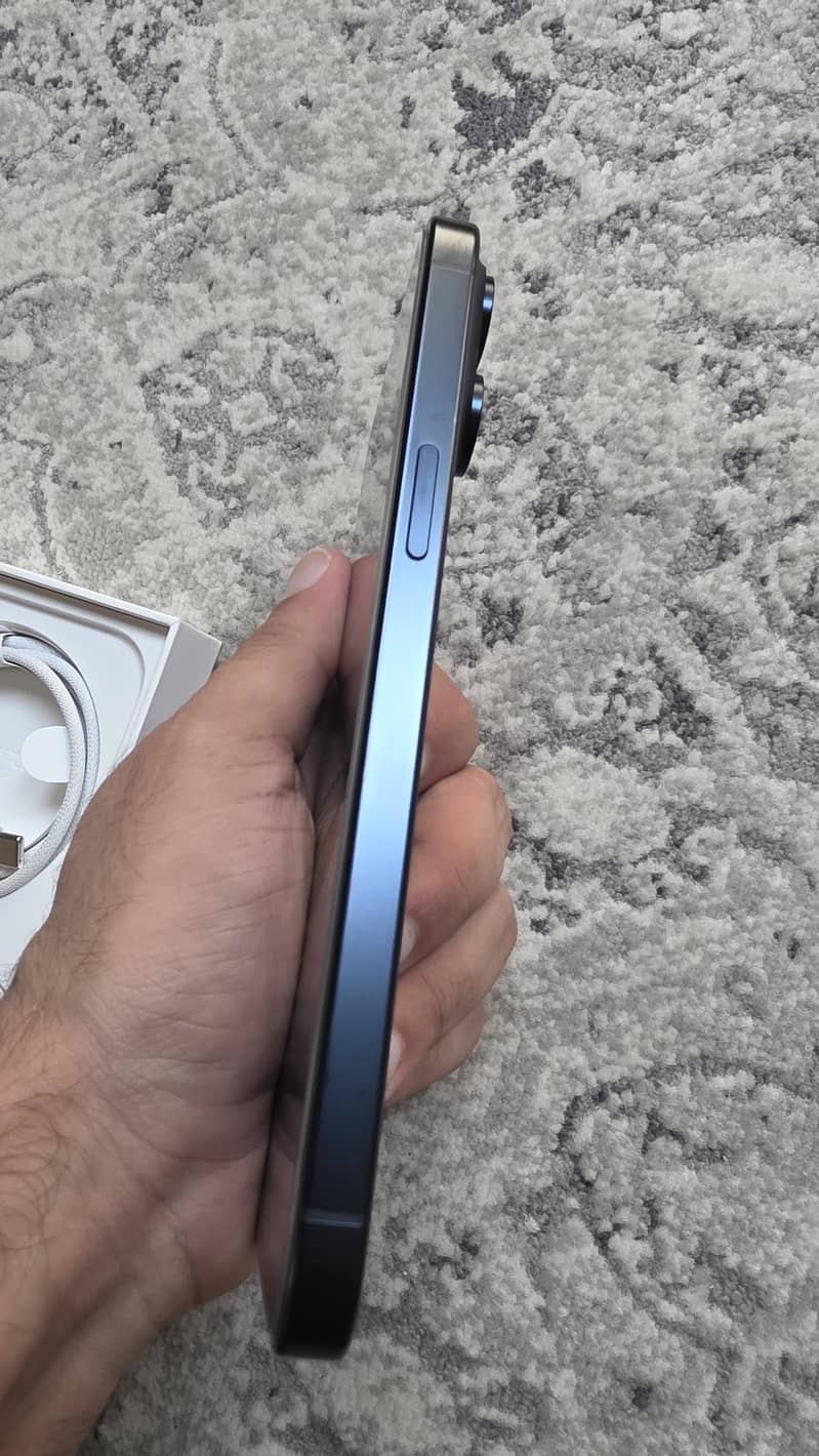 Apple iPhone 15 Pro Max 4