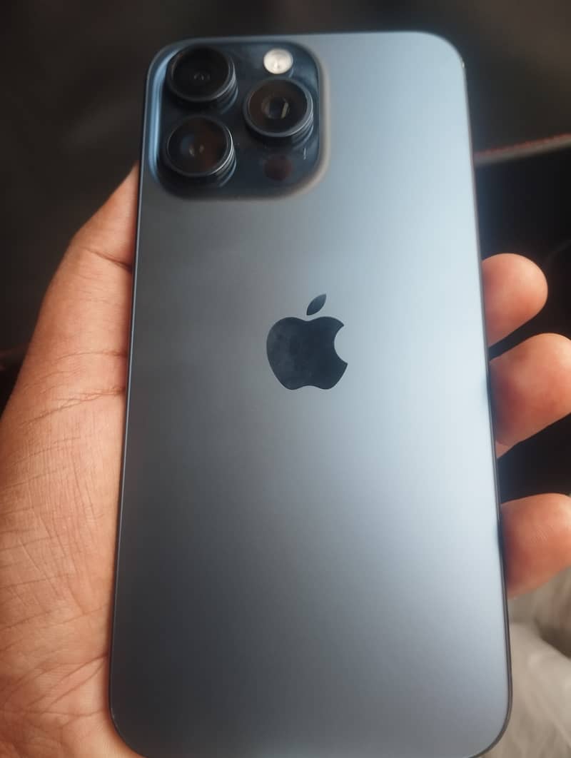 Apple iPhone 15 Pro Max 1