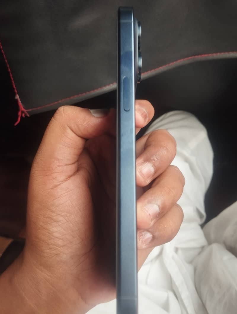 Apple iPhone 15 Pro Max 3