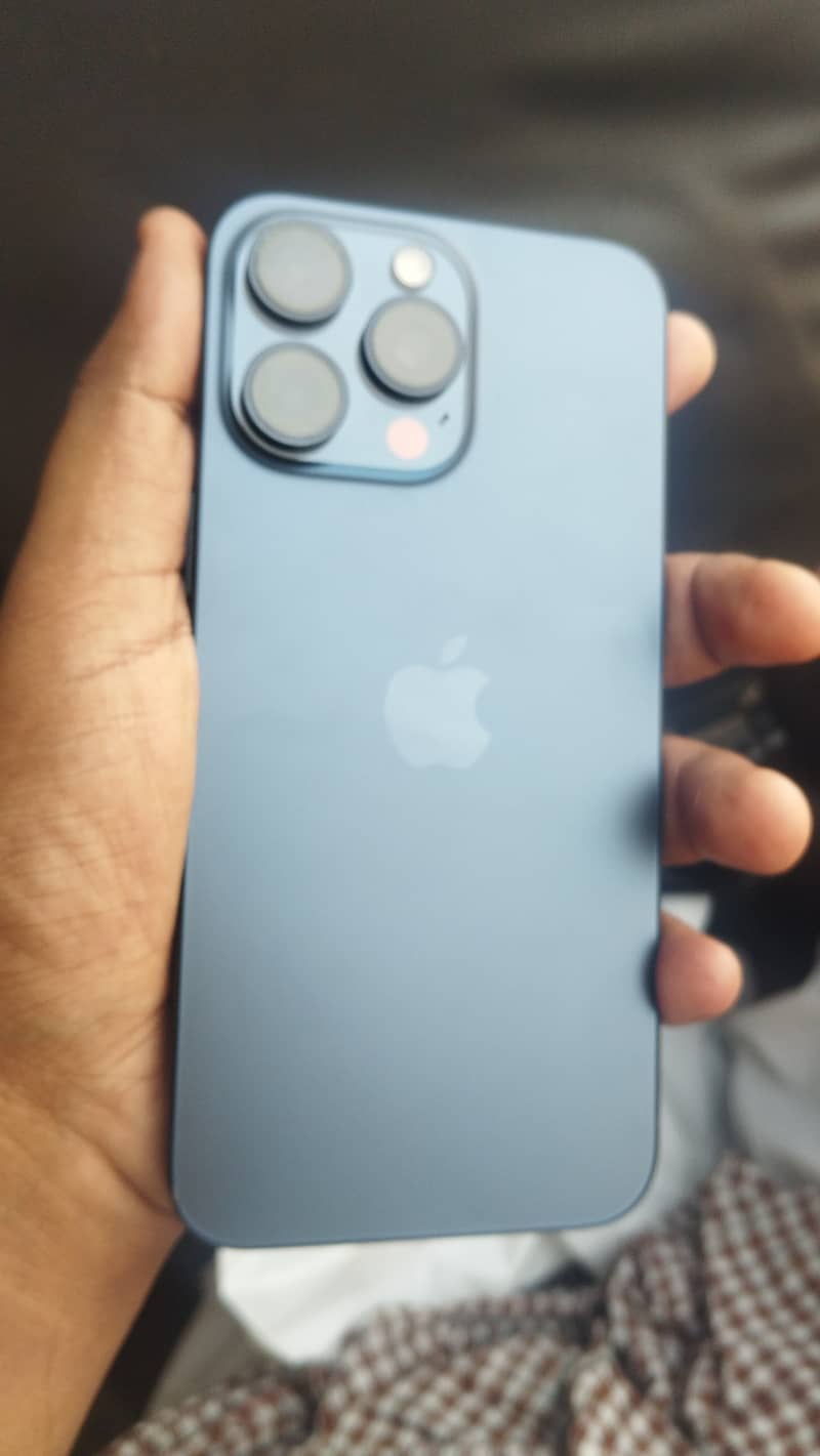Apple iPhone 15 Pro Max 4