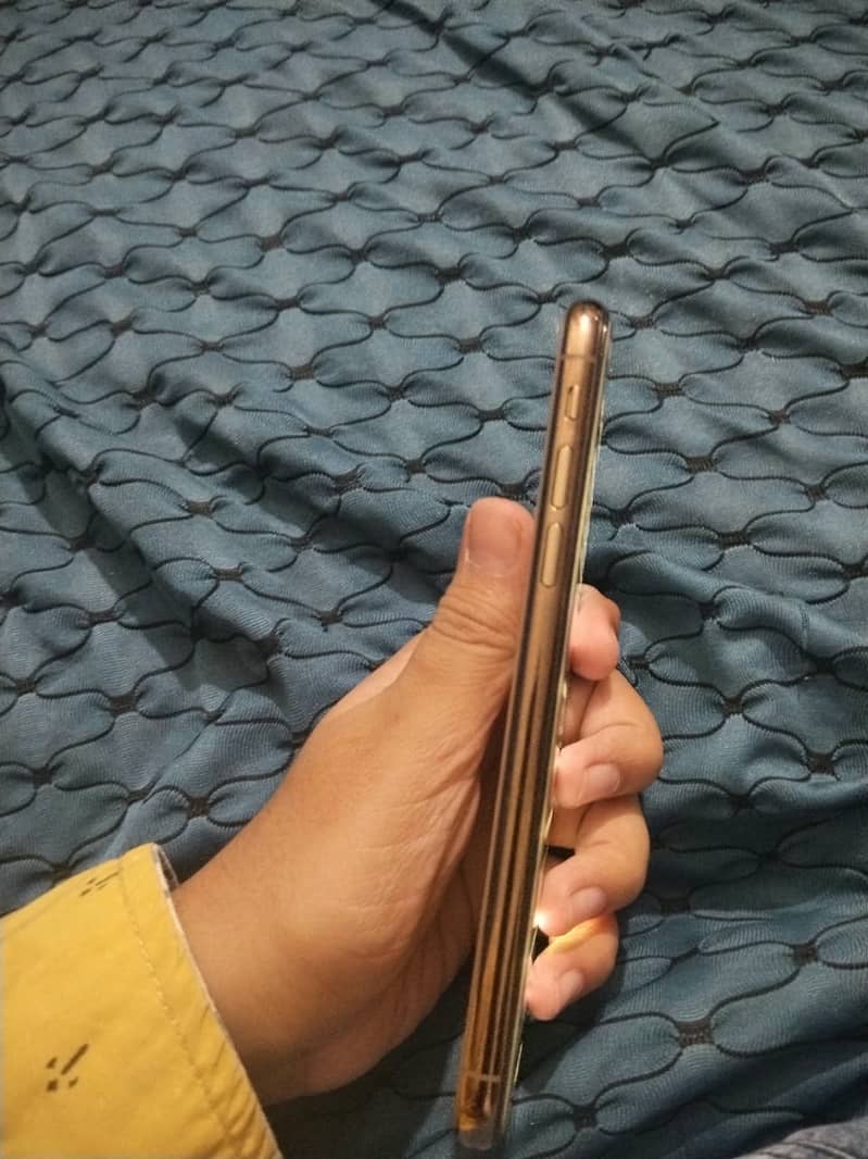 Apple iPhone XS 6