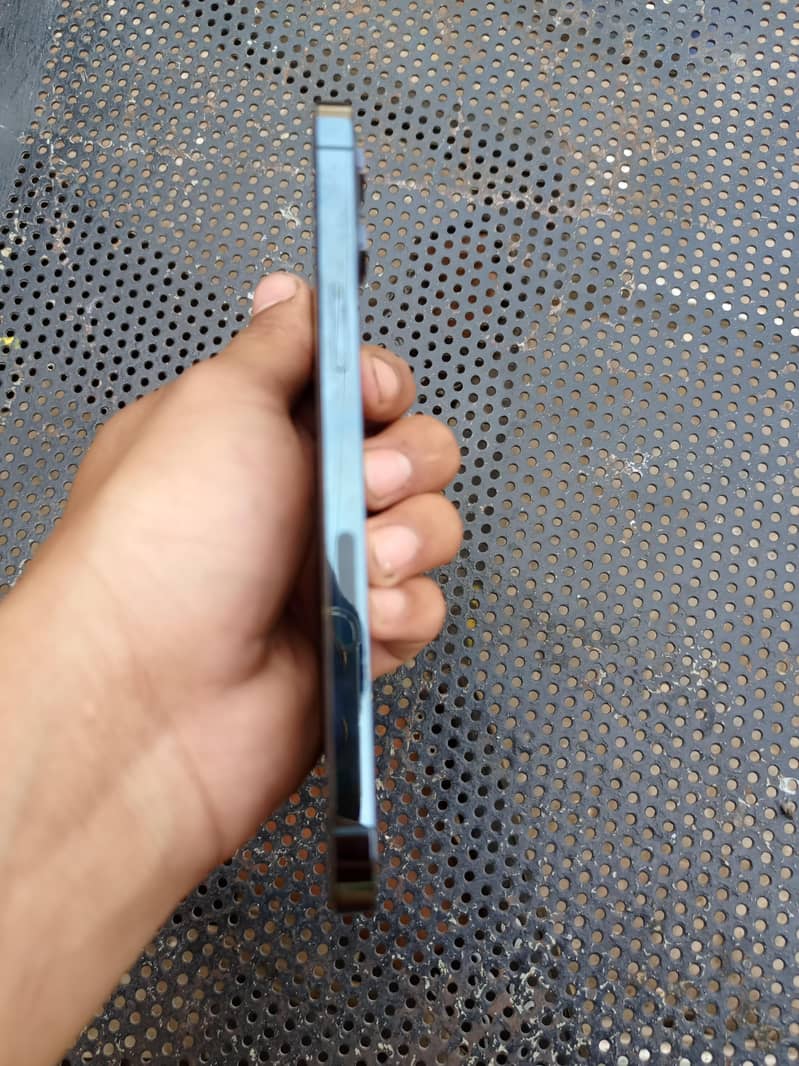Apple iPhone 12 Pro Max 4