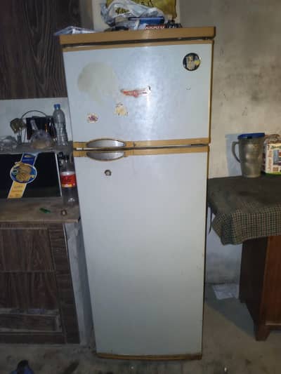 Philips medium size fridge for urgent sale