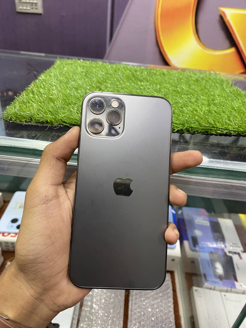Apple iPhone 12 pro 4