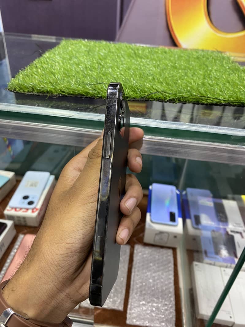 Apple iPhone 12 pro 5