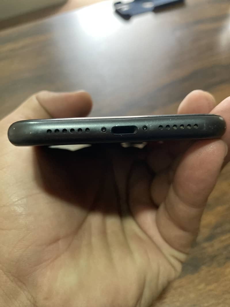 Apple iPhone 11 0