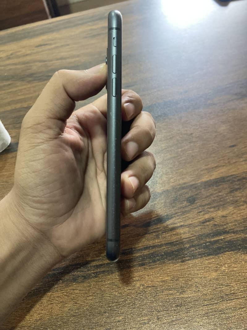 Apple iPhone 11 3