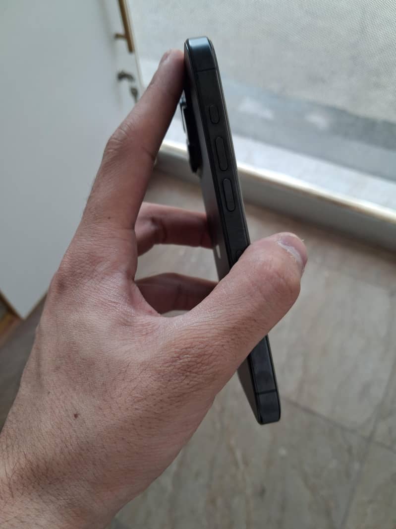 Apple iPhone 15 Pro 4