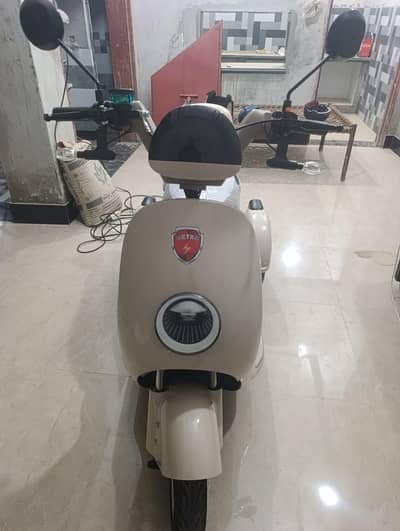 Metro Premium ev 3 wheeler 10/10