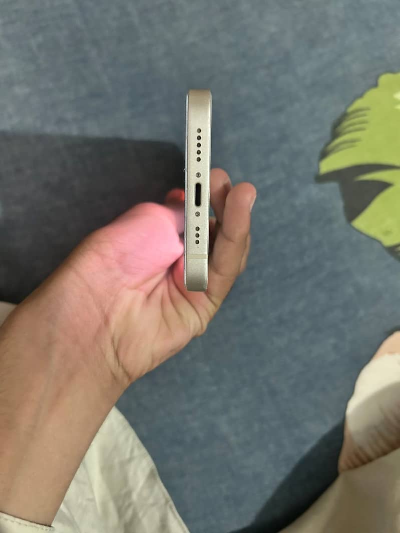 Apple iPhone 13 0