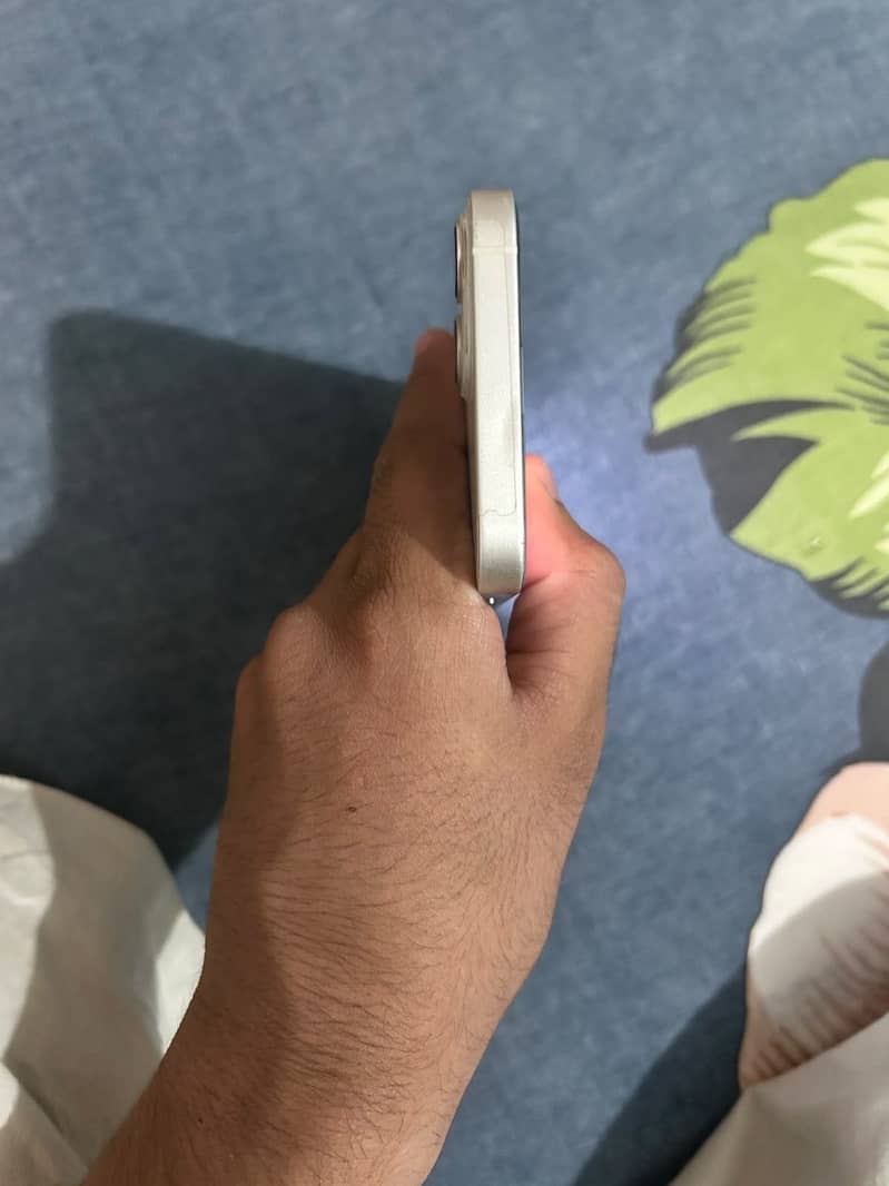 Apple iPhone 13 4